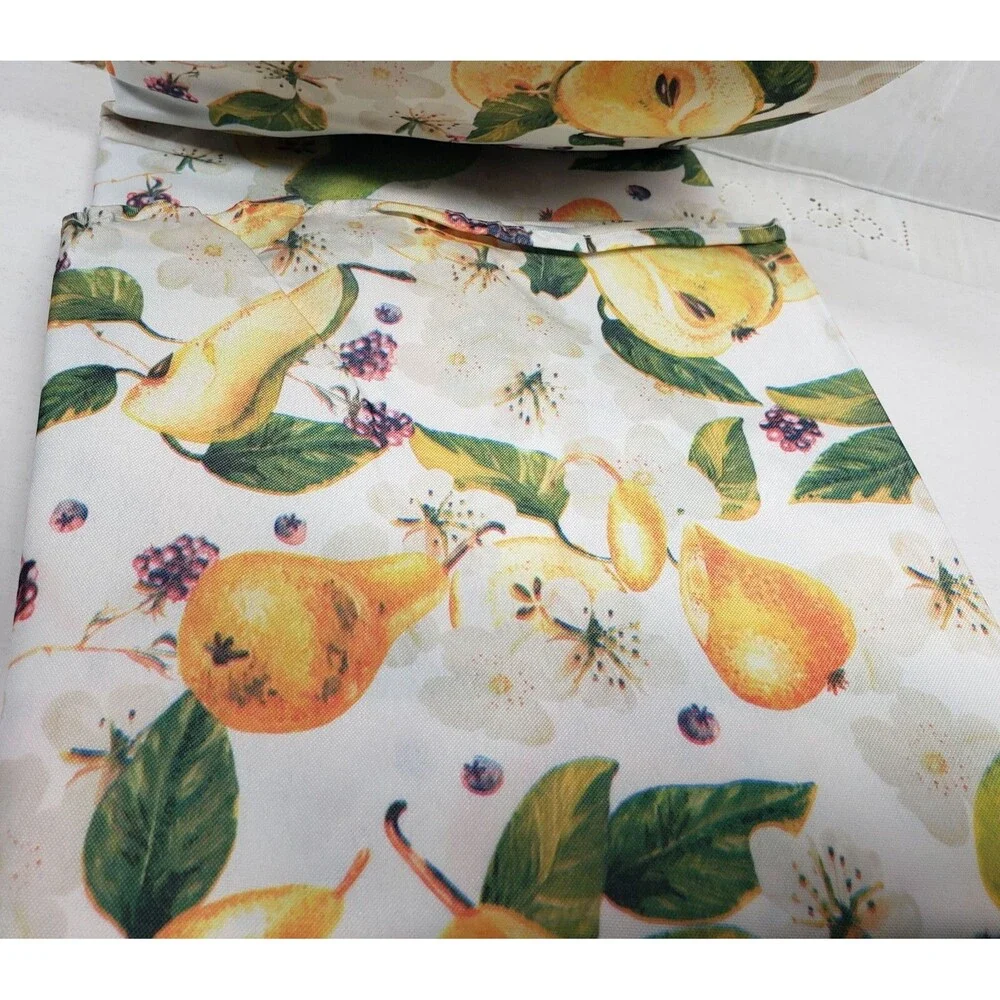 1 Printed Fabric Tablecloth, 70